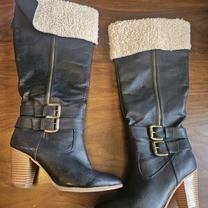 Stylish Black Heeled Boots with Cream Lining